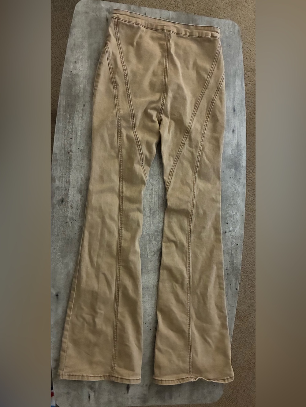 MUSERA Low Rise Dipped Waist 
Lace Up Fitted Seam Detail Flared in color khaki.